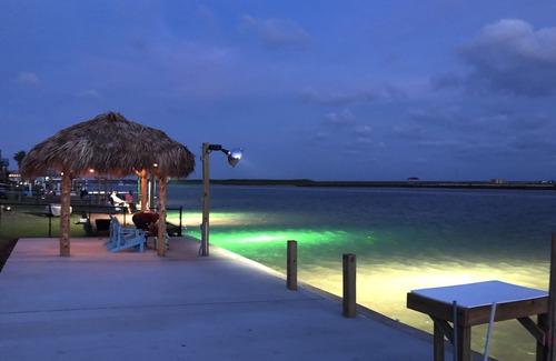 Cedar Lane Cabin | “Little Salt” GREAT LOCATION on intercoastal! Catch fish from backyard