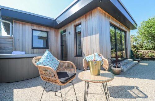 Pendeen House | Little Victory