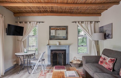 Franschhoek Apartment | Little Willow Brooke