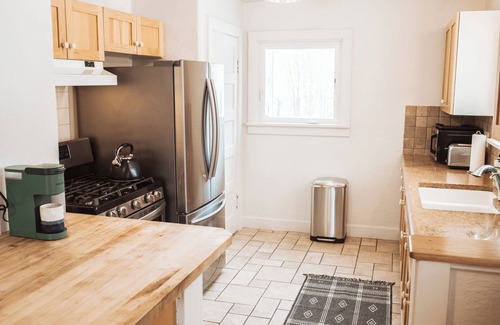 Bozeman House | Little Yellow House - Downtown Charming 2 BDRM 🏡
