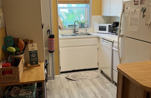 Pass-a-Grille Historic District Condo | Live Like A Local On The Beach In The Heart Of Pass-a-Grille In Two Br Condo.