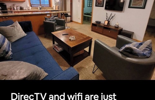 Laurelhurst Apartment | Live like a local in Laurelhurst—family friendly