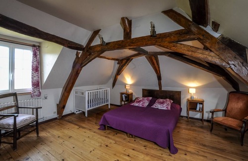 Ligny-le-Ribault House | Live like a woodland man with your family