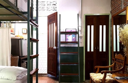 Pom Prap House | Live Local