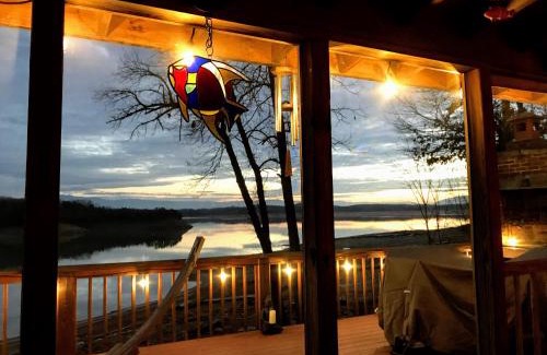 Dandridge Ski Chalet | Live Luv Lake, Hot Tub, Private Boat Dock, WIFI,560 FREE tickets each paid day