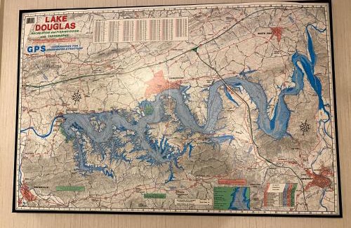 Dandridge Ski Chalet | Live Luv Lake, Hot Tub, Private Boat Dock, WIFI,560 FREE tickets each paid day