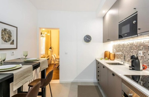 Santo Estevao Apartment | Lively 2 Bedroom Apartment in Iconic Alfama!
