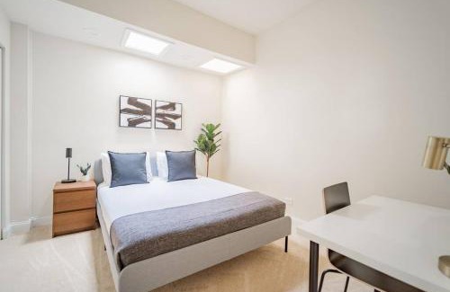 Avondale Apartment | Lively 3BR Apt in Chicago - Milwaukee N3