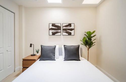 Avondale Apartment | Lively 3BR Apt in Chicago - Milwaukee N3