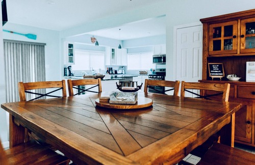 Ventnor City House | Lively Ventnor Street near Beach, Restaurants & Shops, Quick Uber to Casinos