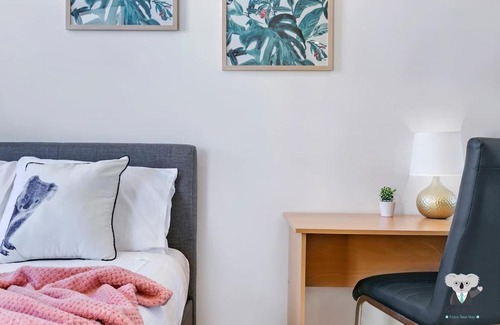 Liverpool Apartment | Liverpool Modern 1 Bed Studio with great view B