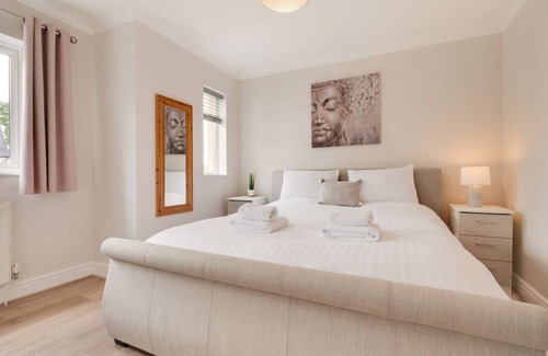 Pentrefelin House | Llety-Cariad - Two Bedroom House, Sleeps 5