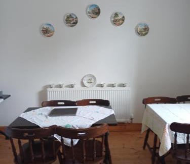 Tregaron Hotel | llew coch