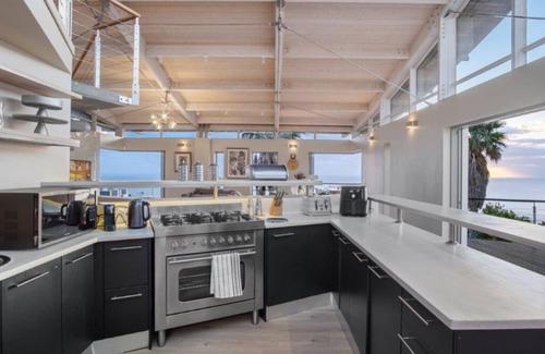 Camps Bay Villa | Lobster Villa — Luxury Seaside Family Retreat in Camps Bay