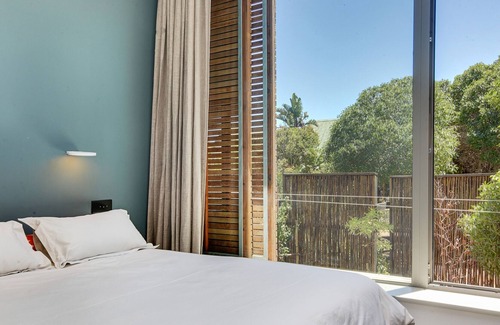 Cape Peninsula House | Located at the Southern edge of Kommetje right beside the Slangkop Lighthouse