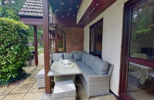 Saint Erth Praze Apartment | Located in a leafy spot on the Tolroy Manor holiday park. Surrounded by grassy areas and trees