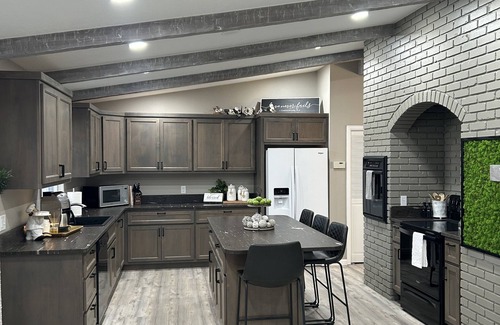 Cody House | Located on a beautiful ranch! Relax with mountain view’s & a pool table