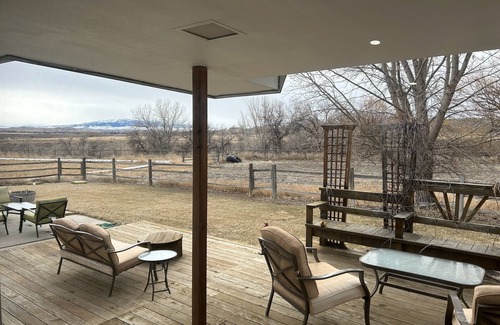 Cody House | Located on a beautiful ranch! Relax with mountain view’s & a pool table
