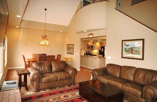 Estes Park House | Located on Estes Park 18 Hole Golf Course
