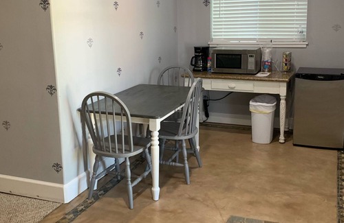 Midway Apartment | Located on Main Street, walk to everything in Midway! Can add another bedroom!