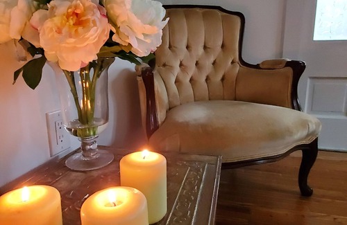 Niagara Falls Apartment | Located within walking distance from the Famous Niagara Falls and the atractions