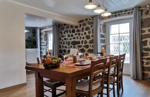 Seneujols Bed & Breakfast | Location au cœur du Devès, proche Puy-en-Velay et chemin de St-Jacques - FR-1-582-447