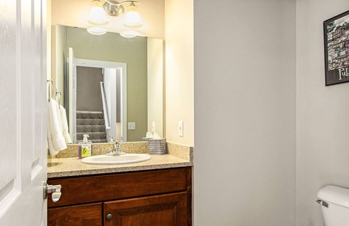 Notre Dame House | Location! Beautiful Townhome- Only 2 blocks to Notre Dame-sleep 10