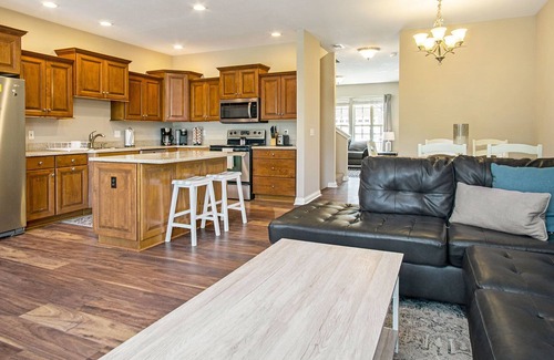 Notre Dame House | Location! Beautiful Townhome- Only 2 blocks to Notre Dame-sleep 10