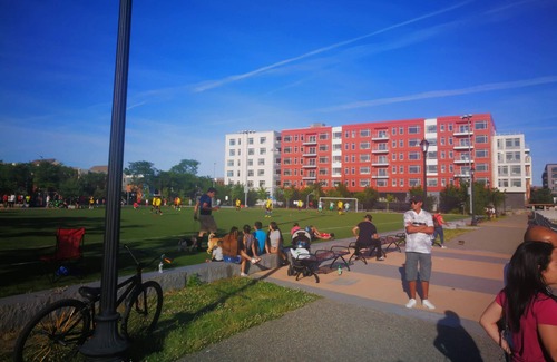 Central-Maverick Square - Paris Street Apartment | Location+Comfort+Convenience