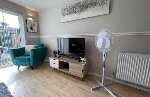 Nottingham House | Location-Comfortable Beds-Free Parking-Families
