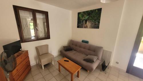 Santa-Maria-Poggio Apartment | Location de vacances