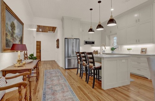 Fredericksburg House | Location! One Block to Main Street/Restaurants!