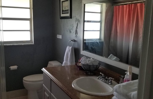 Lake Worth House | LOCATION! Only 5 mins to Wellington, 4 mins to Turnpike, 18 mins to the BEACH!