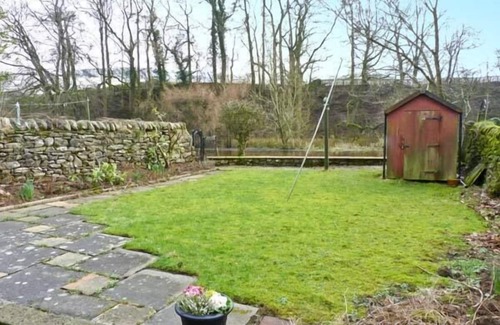 Langcliffe Cottage | LOCKS COTTAGE, family friendly, with open fire in Langcliffe