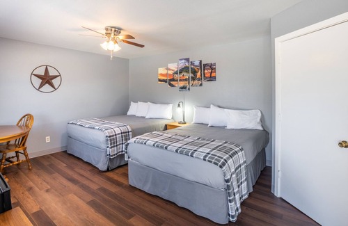 Yantis House | Lodge #1 with Game Room, Pool Table, and Outside Kitchen