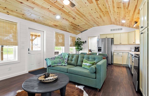 Williamstown Cabin | Lodge 121 at Eden Reserve—Safari Cabin Near Ark