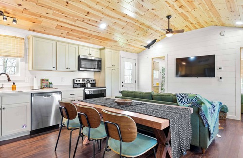 Williamstown Cabin | Lodge 121 at Eden Reserve—Safari Cabin Near Ark