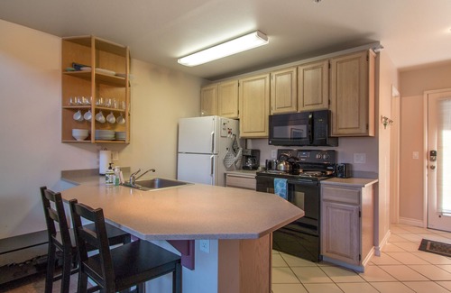 Hood River Condo | Lodge 27 Roomy Condo with Gear Storage Onsite by RedAwning