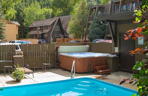 West End Cabin | Lodge ∙ 3 guests