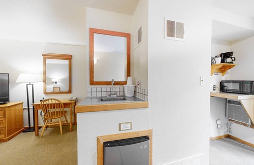 West End Cabin | Lodge ∙ 3 guests