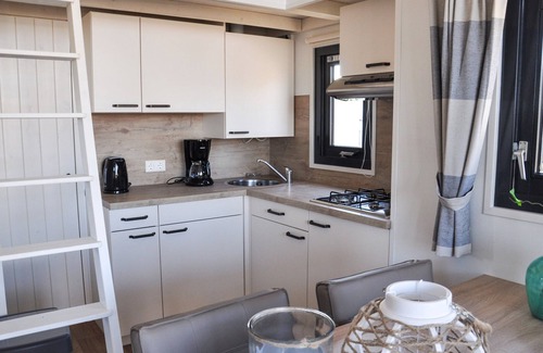 Municipality of Hellevoetsluis Ski Chalet | Lodge 4.5 km From the Seaside Town of Rockanje