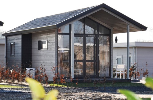 Municipality of Hellevoetsluis Ski Chalet | Lodge 4.5 km From the Seaside Town of Rockanje