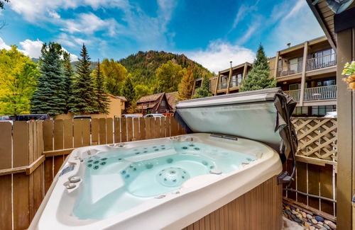 West End Cabin | Lodge ∙ 4 guests