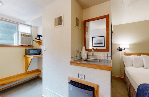 West End Cabin | Lodge ∙ 4 guests
