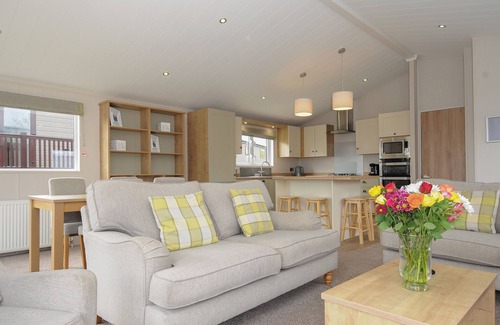 Brixham Cottage | LODGE 65 AT RIVIERA BAY COASTAL RETREAT, pet friendly in Brixham