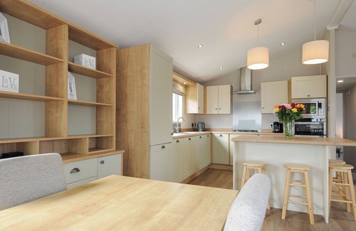 Brixham Cottage | LODGE 65 AT RIVIERA BAY COASTAL RETREAT, pet friendly in Brixham