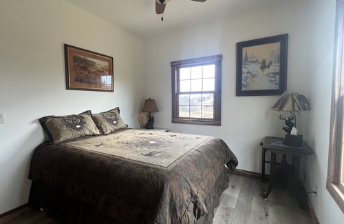 Hermann Cabin | LODGE AT SADDLE RIDGE. Just five minutes from Hermann.