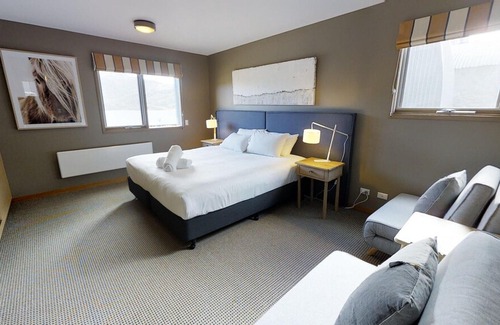 Perisher Valley Apartment | Lodge Chalet 17 - LUXURY APARTMENT WITH SPECTACULAR VIEWS