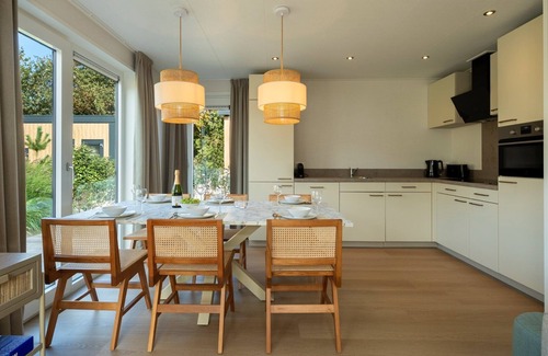 Ouddorp Cabin | Lodge Duynhof 7 holiday home in Ouddorp near the North Sea