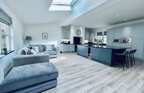 Gateshead House | Lodge - Sleeps 18, pet friendly & free parking